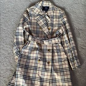 Women’s Burberry Trenchcoat